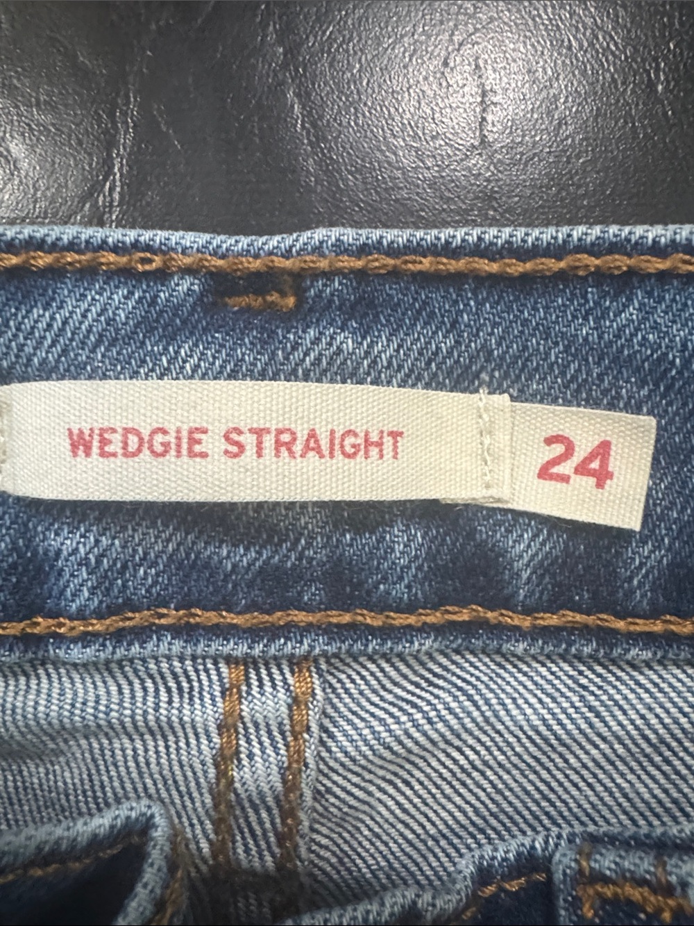 Levi's Women's Classic Dark Blue Straight Leg Jeans - Picture 7 of 8